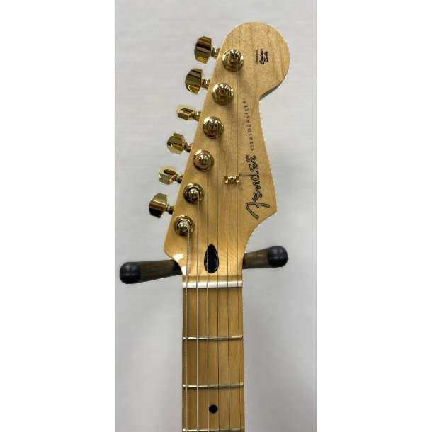 (BRUGT) Fender Limited Edition Player Stratocaster  Fiesta Red with Gold Hardware 2022